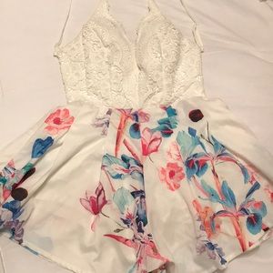 LF Floral Criss Cross Romper XS Size 6